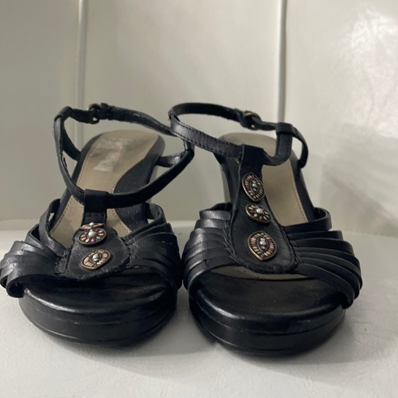 black heels - Picture 1 of 5